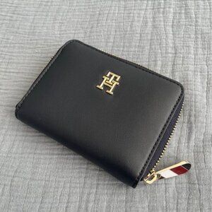Tommy Hilfiger Zip-Around Wallet - Navy Blue